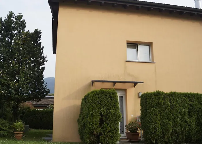 Casa Diana Ticino منزل للإقامة Cugnasco